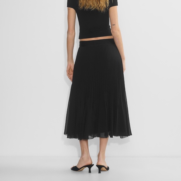New Aritzia Twirl Pleated Skirt Pleated chiffon midi skirt size S - Picture 5 of 9